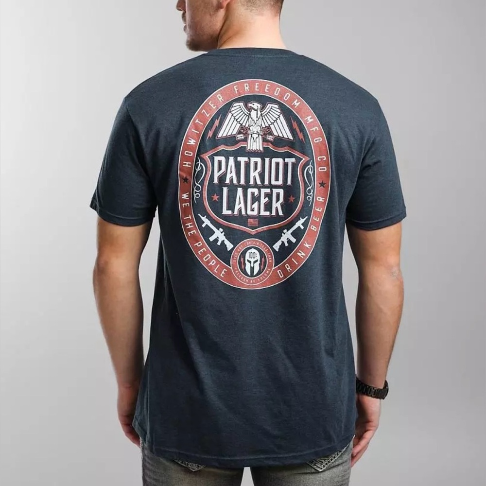 NWOT Buckle Men’s Howitzer Patriot Lager Graphic Tee Shirt